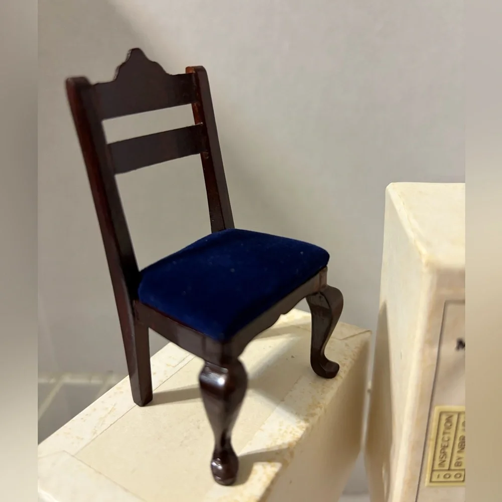 Concord Museum Miniature Wooden Queen Anne Side Chair blue cushion vintage‎